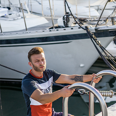 Patrón de barco desembarcando