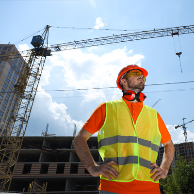 Operador de grúa trabajando